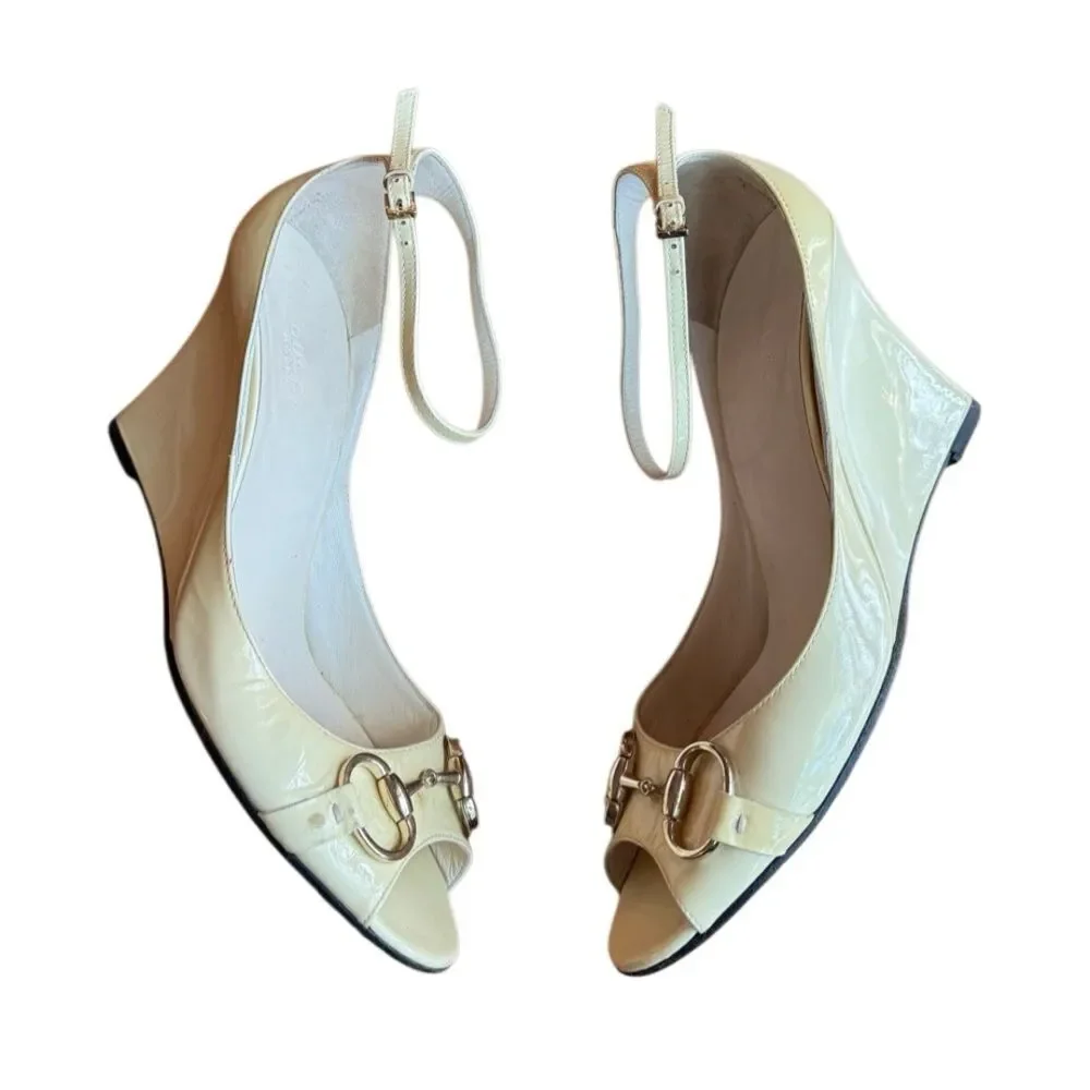 Gucci Women's Horsbit Accent Patent Leather Open Toe Wedge - Size 9